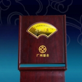 2013年6月：定制广州产业投资基金纯金纪念条制作纯金金条