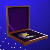 2014年4月：定制中山华盛公司定制十周年纪念币镶嵌水晶摆件