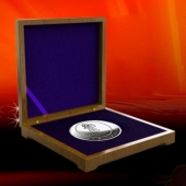 2011年5月：定制广东佛山雪莱特公司纯银纪念币制作