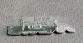 立体字母徽章,立体凹凸徽章,冲压立体金属徽章