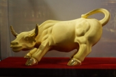 华尔街金牛雕塑摆件定制、黄金纯金午千足金金牛雕像摆件定做